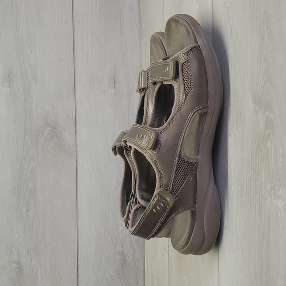 Clarks Women Outdoor Comfort Motion Thorn  Sandals Hook&loop shoes sz 10M - Picture 3 of 11